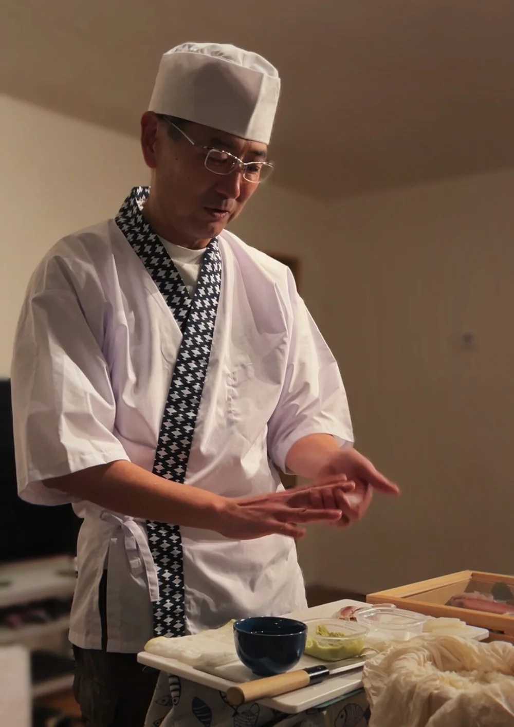 Norihiro shaping nigiri by hand